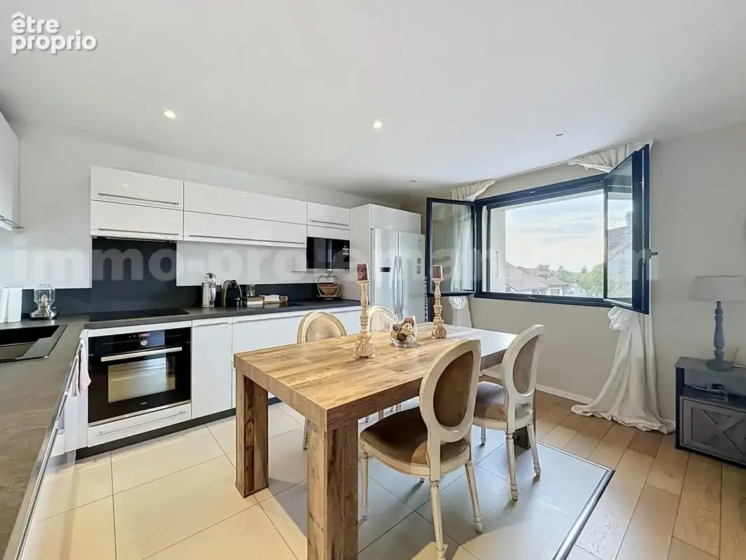 Appartement_T3_Messery_Duplex_belle_superficie_proximitée_frontière_Suisse_Frontaliers_Salon_Séjour_cuisine
