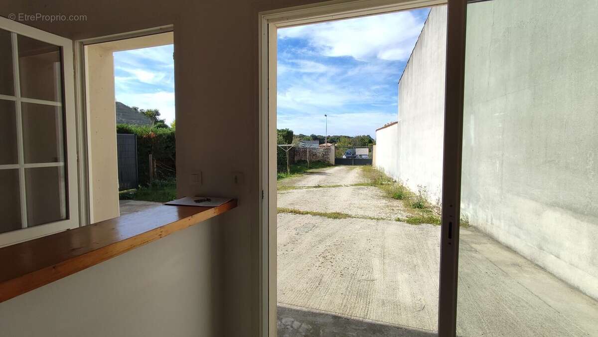 Maison à BRIZAMBOURG