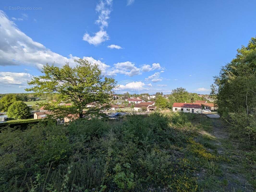 Terrain à SAINT-HILAIRE-LES-PLACES