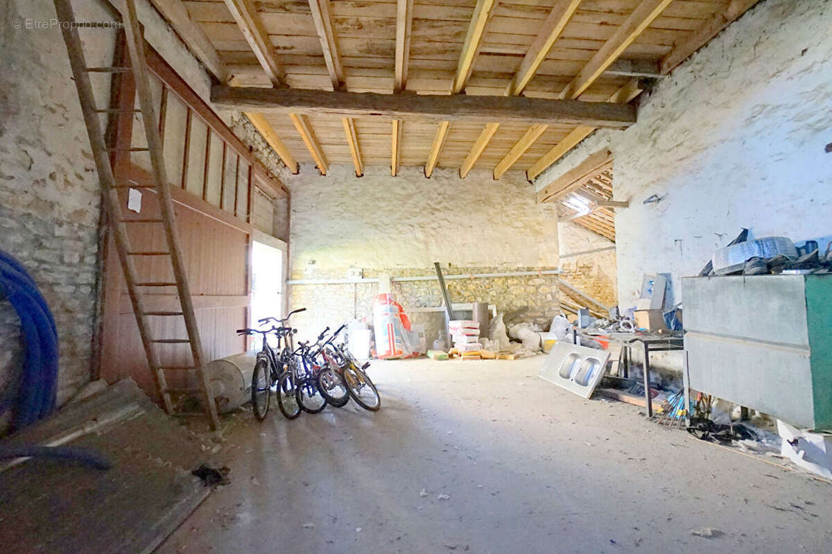 Immeuble à réhabilité à Limay 200 m2 de potentiel - photo 2