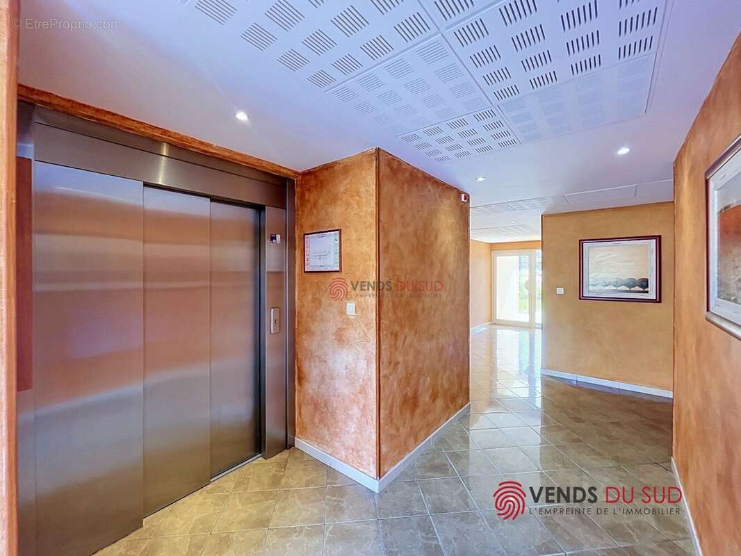 EXCLUSIVITÉ  Superbe T3 avec Terrasse, Parking, Piscine - photo 9