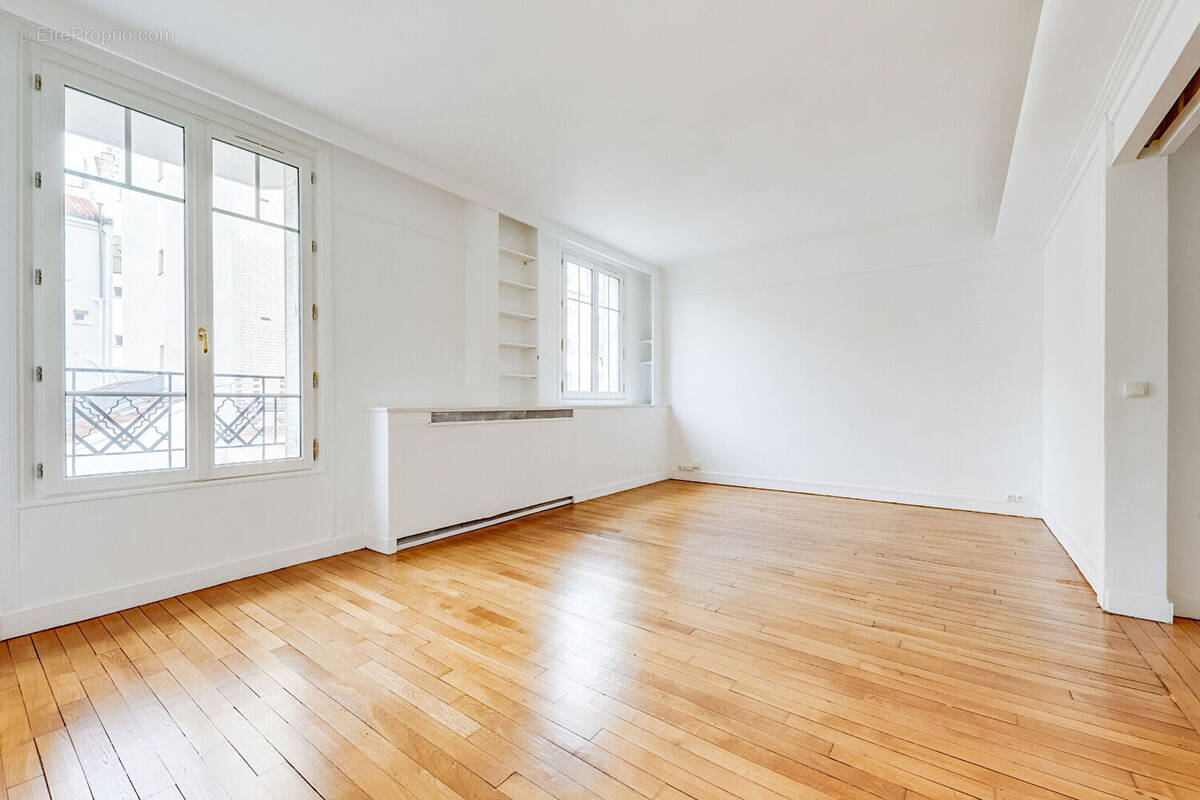 Appartement à PARIS-14E