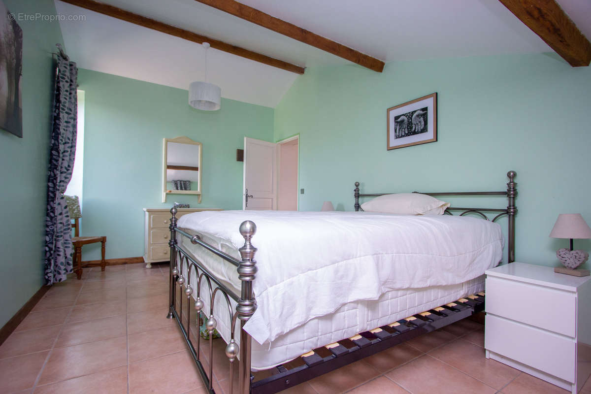 Maison de caractère avec gîte dépendances et vues sur 4 Ha - photo 5