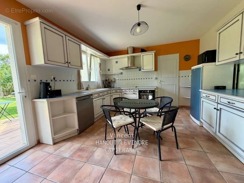 Maison familiale de 146 m² à Tiercé – 5 chambres, jardin sans vis-à-vis, Centre ville et gare à pied - photo 8