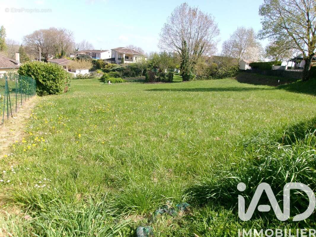 Terrain 1687 m² à Duras  - photo 4