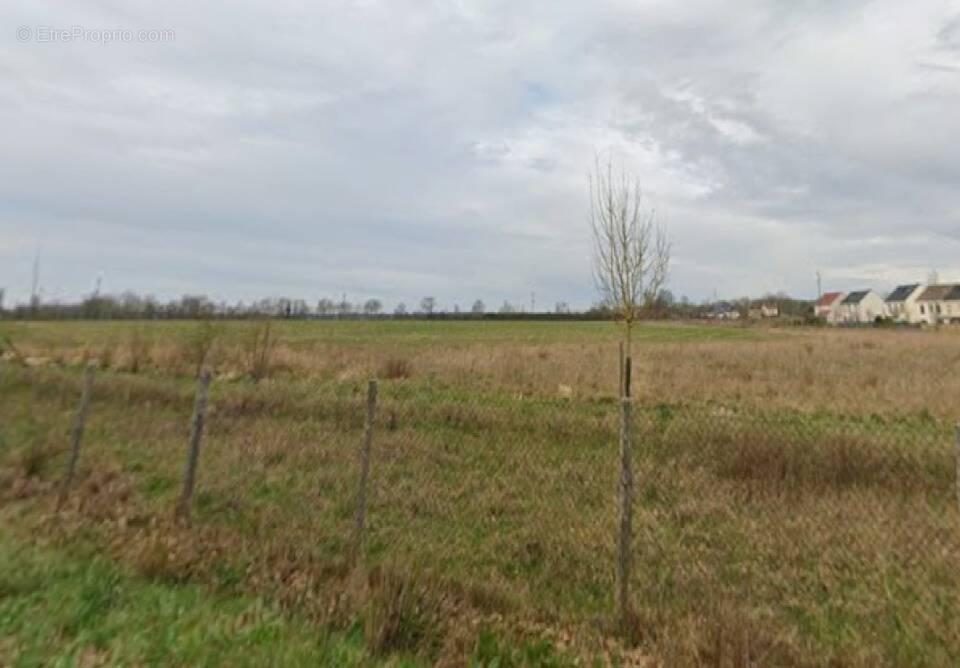 Terrain à LES ESSARTS-LE-ROI