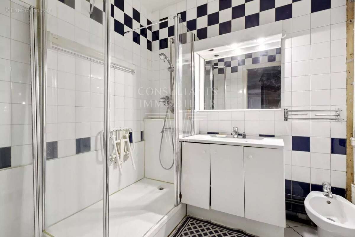 Appartement à NEUILLY-SUR-SEINE