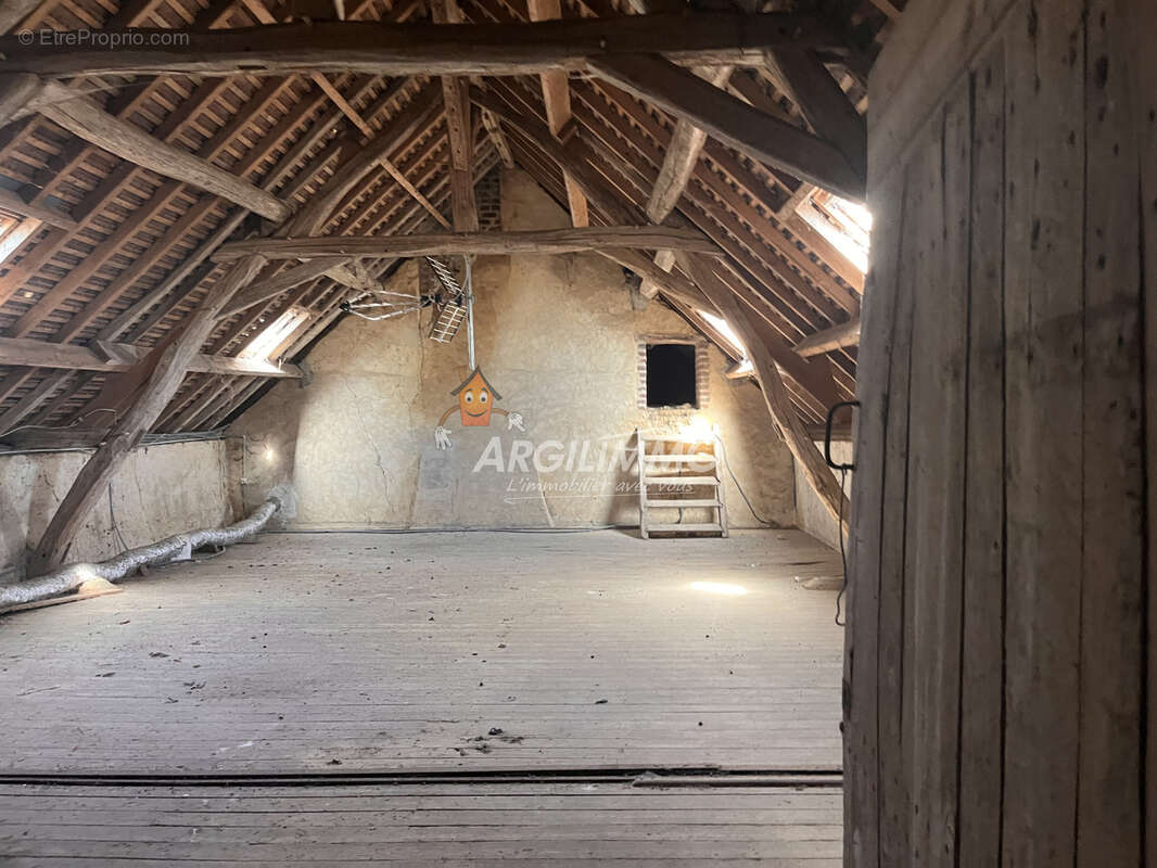 10mn SAINT CALAIS & BOULOIRE - Longère avec beau potentiel - photo 11