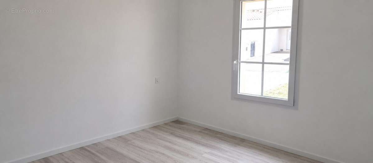 Maison 85 m² à Varzay  - photo 8