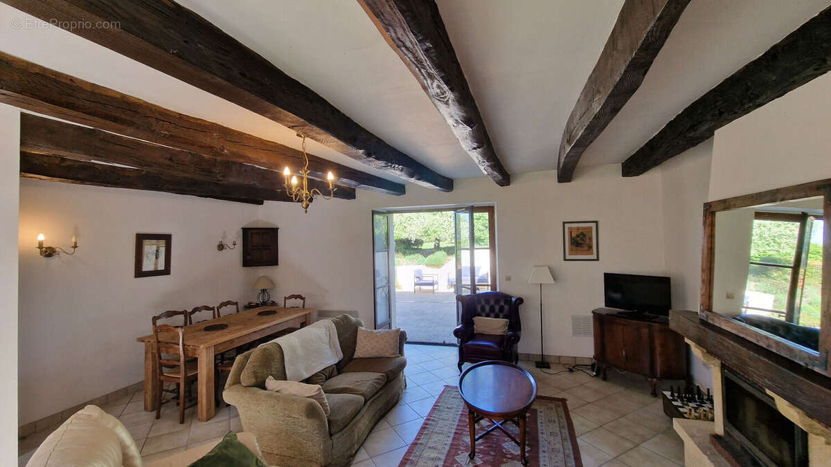 MORBIHAN Charmante maison de campagne de 4 chambres, 2 salles de bains, grand jardin, terrasse, parking - photo 6