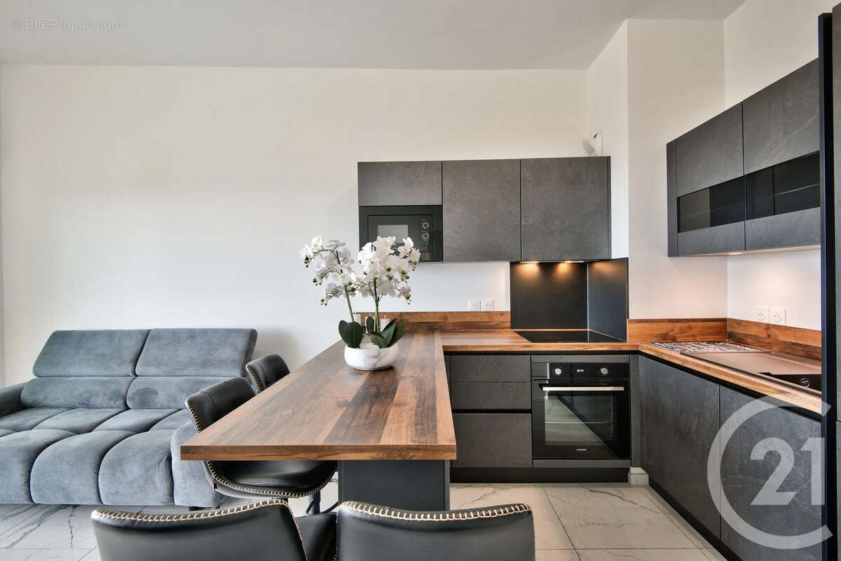 Appartement à VILLENEUVE-LOUBET