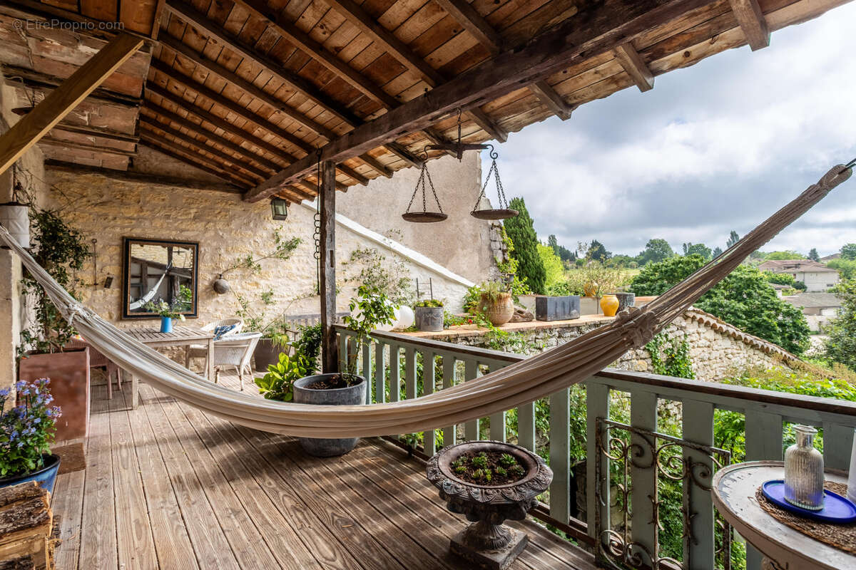Maison à CASTELNAU-MONTRATIER
