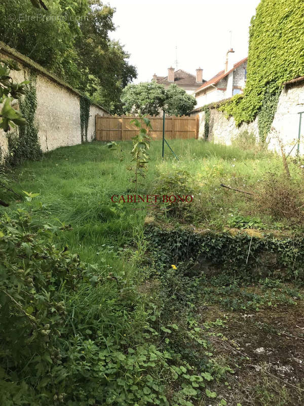 Autre à FONTAINEBLEAU