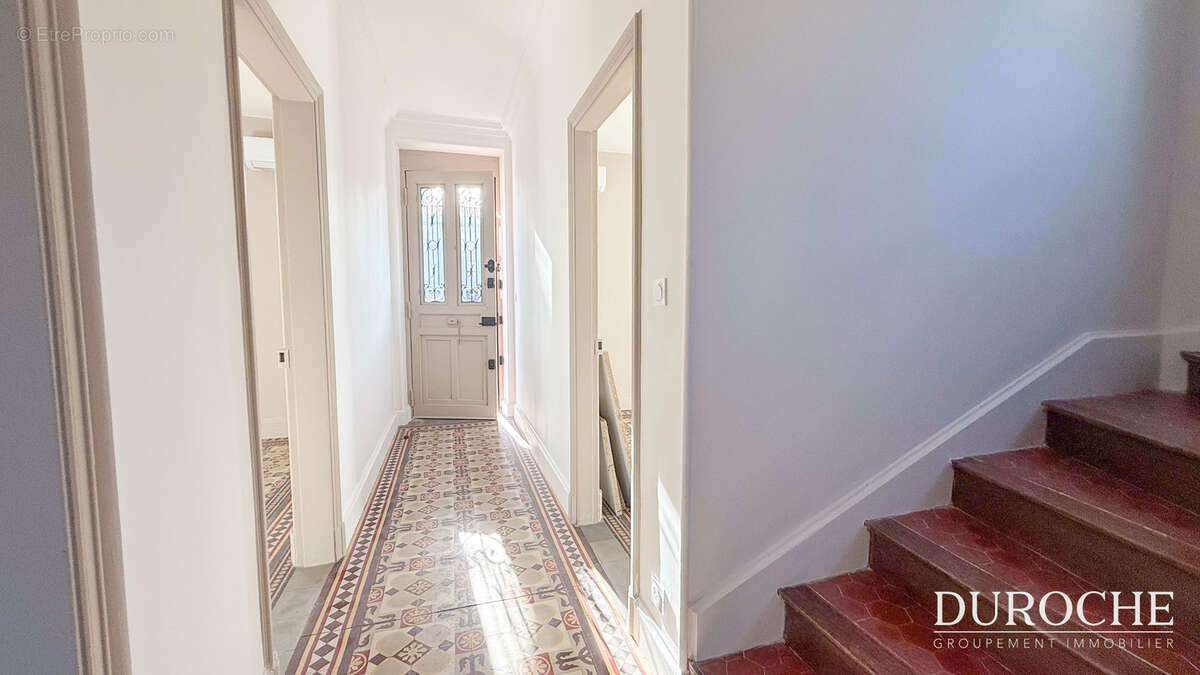 Maison à CAMARET-SUR-AIGUES