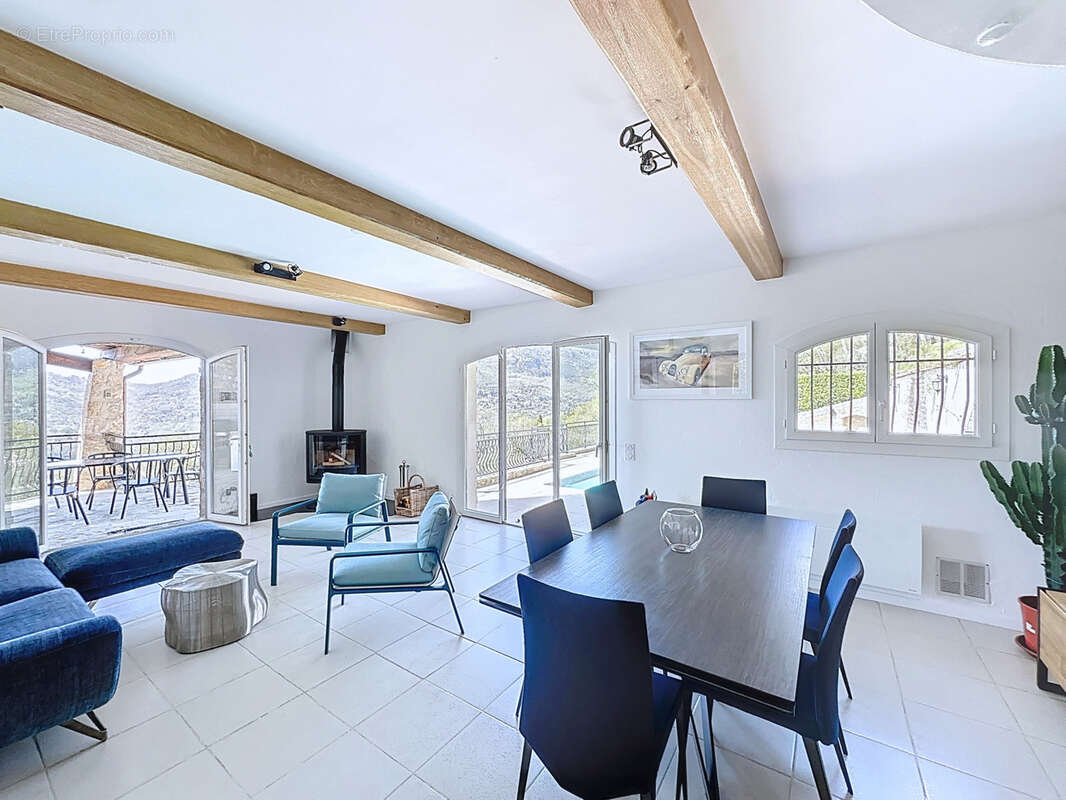 Maison à TOURRETTES-SUR-LOUP