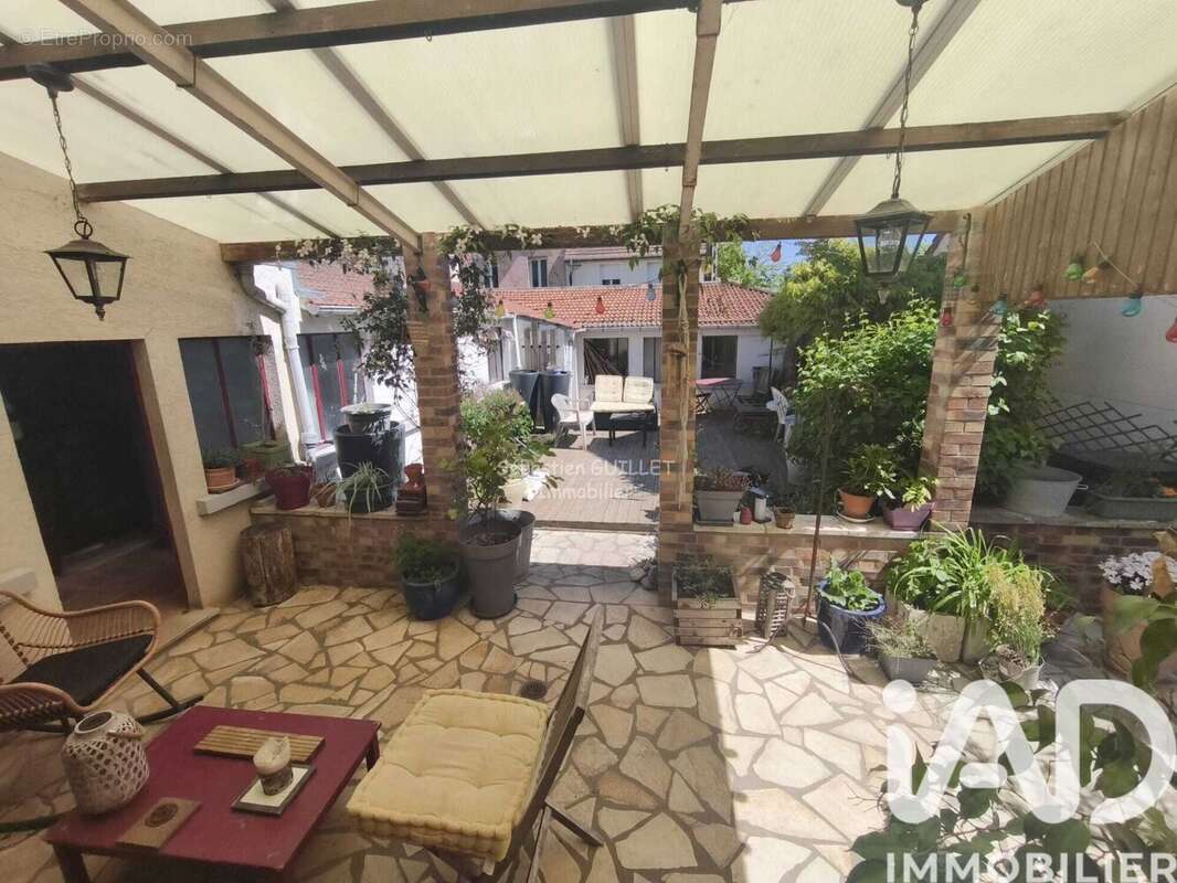 Photo 2 - Maison à LE MESNIL-SAINT-DENIS