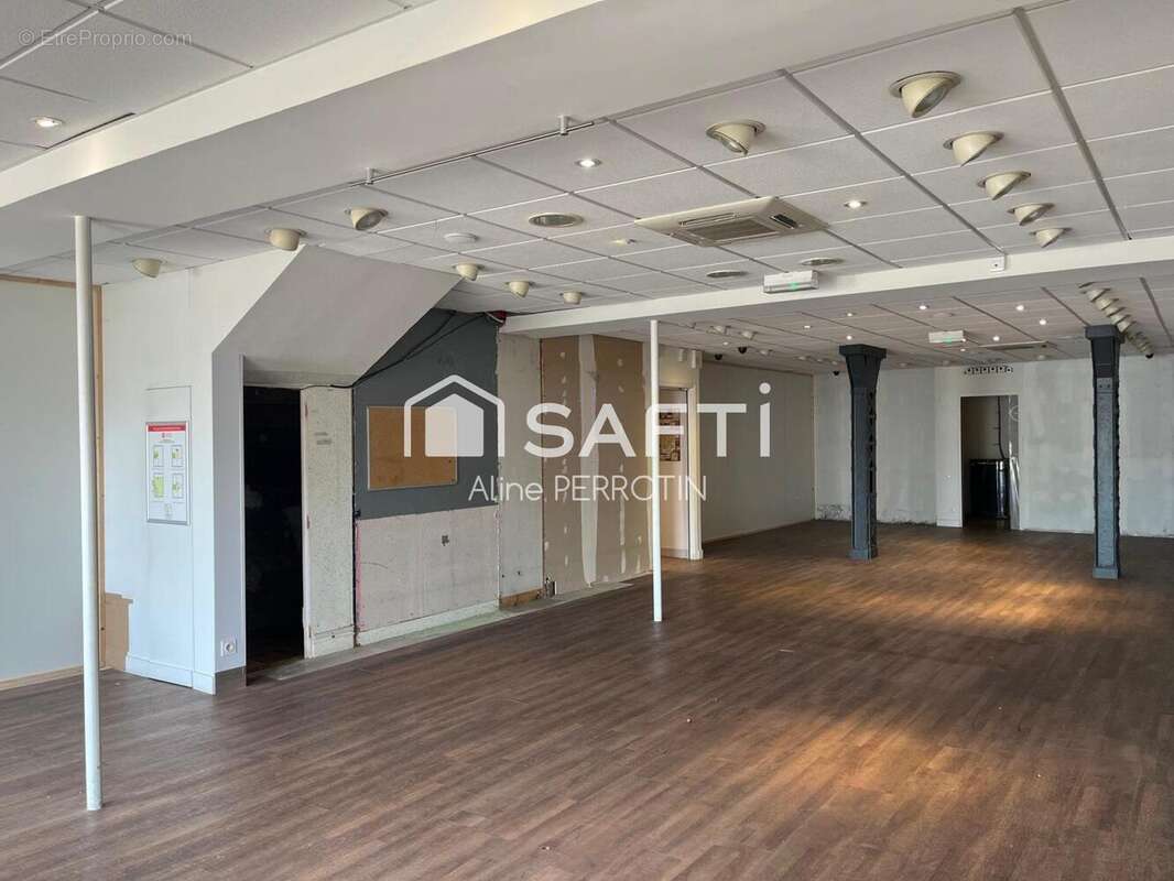 Photo 2 - Commerce à SABLE-SUR-SARTHE