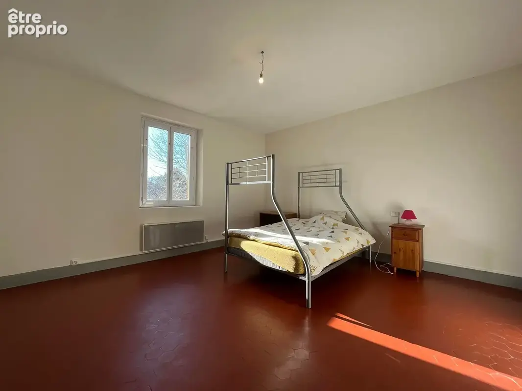 Salin de Giraud (13) : Ensemble Immobilier = Un Local commercial de 125 m2 + un Appartement T4 Traversant de 1 - photo 18
