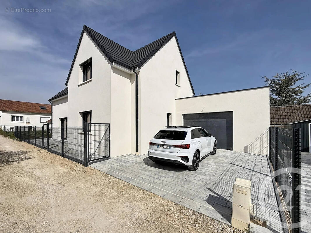 Maison à CHEVIGNY-SAINT-SAUVEUR
