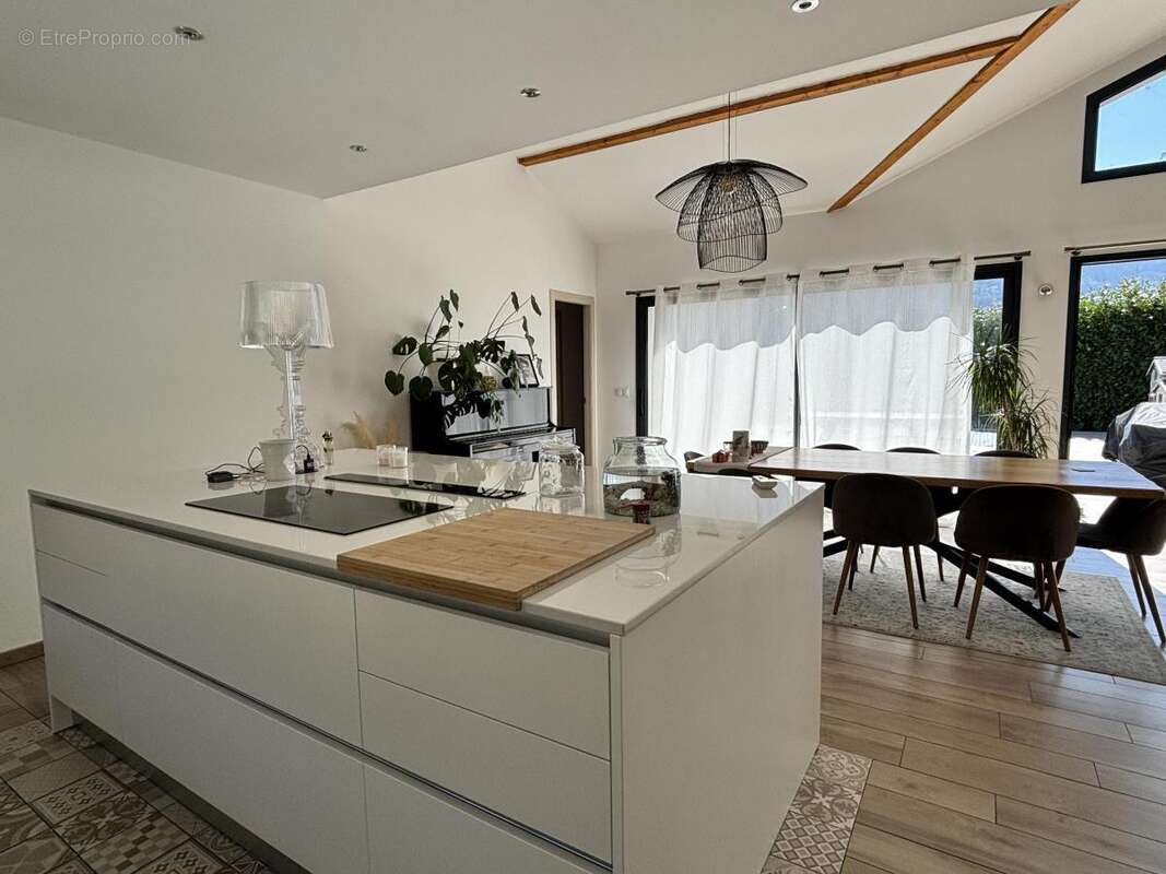 Maison à VAULNAVEYS-LE-HAUT