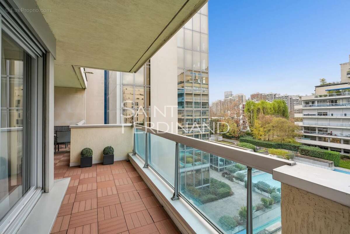 Appartement à NEUILLY-SUR-SEINE