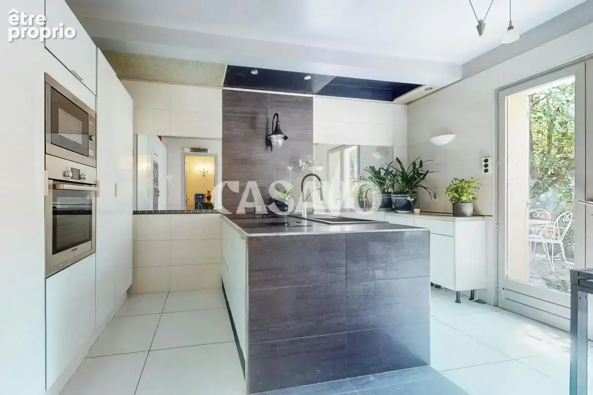 Vente Maison 8 pièces de 210m² - 92500 Rueil-Malmaison - photo 10