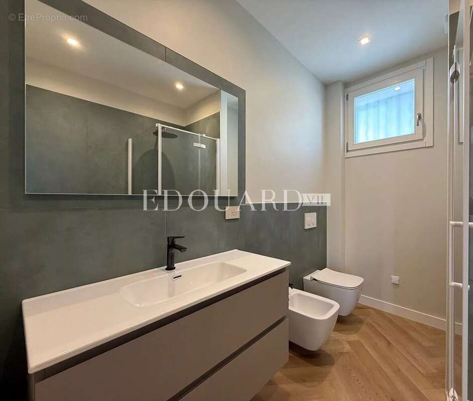 Appartement à ROQUEBRUNE-CAP-MARTIN