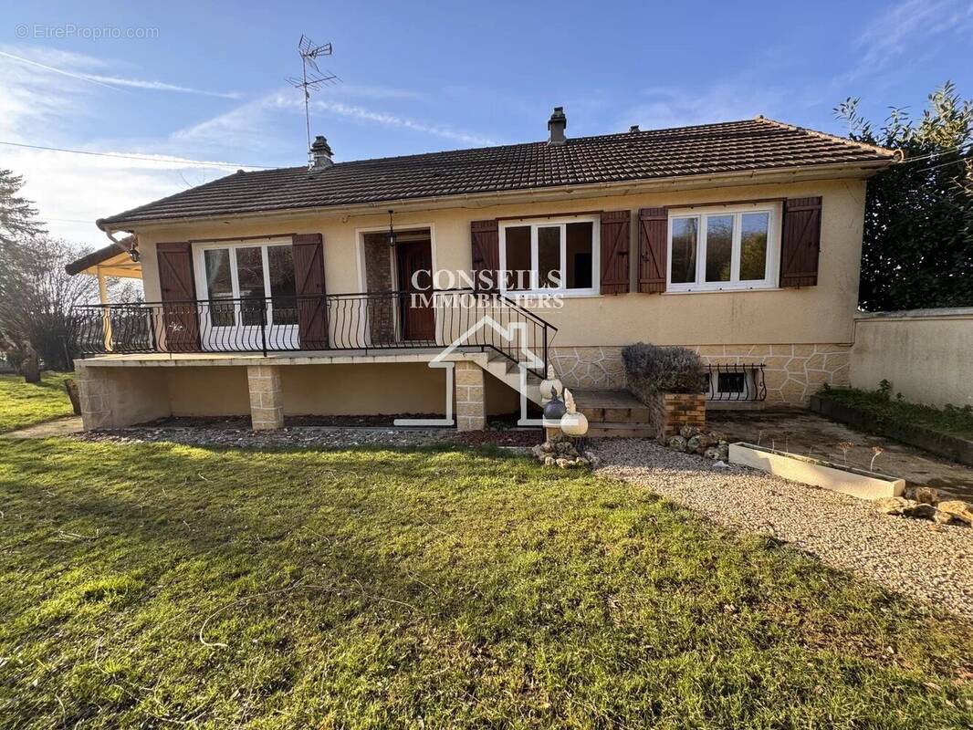 Maison à VILLENEUVE-SUR-YONNE