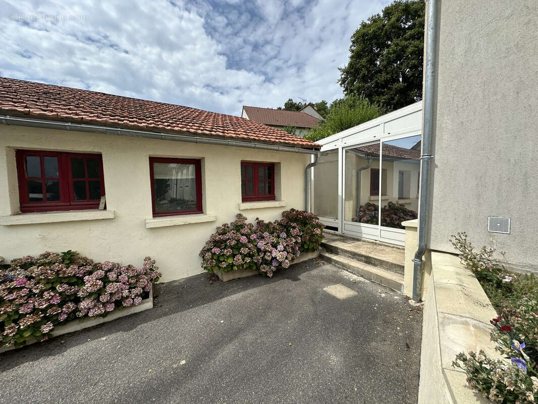 Superbe propriété Type 8 dépendances de 200 m2 sur 4100 m2 de terrain - photo 14