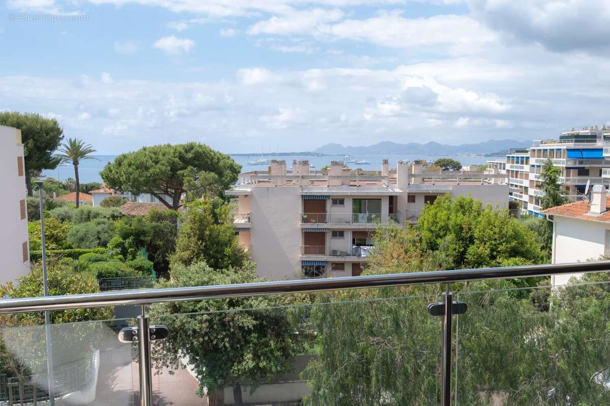 VENDU - CAP D'ANTIBES - Appartement avec vue mer dans résidence d'exception - photo 10