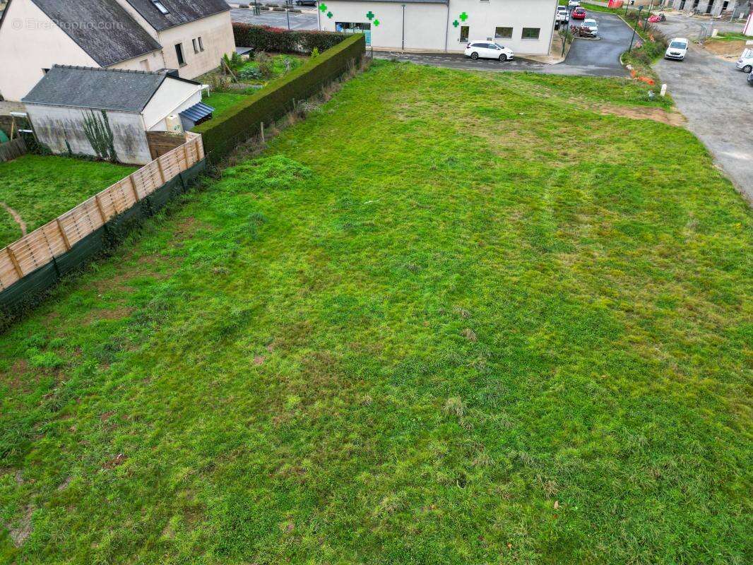 Terrain à LOUVIGNE-DE-BAIS