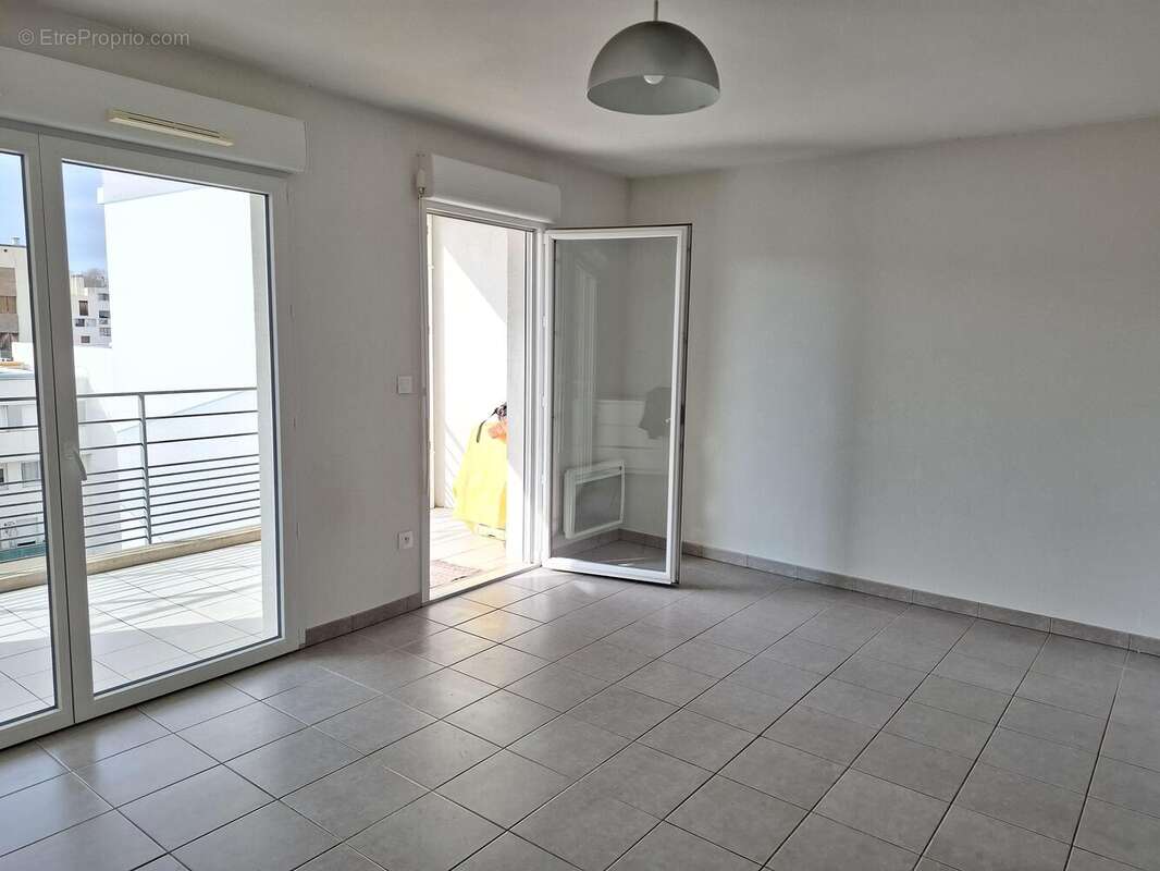 Appartement à MARSEILLE-4E