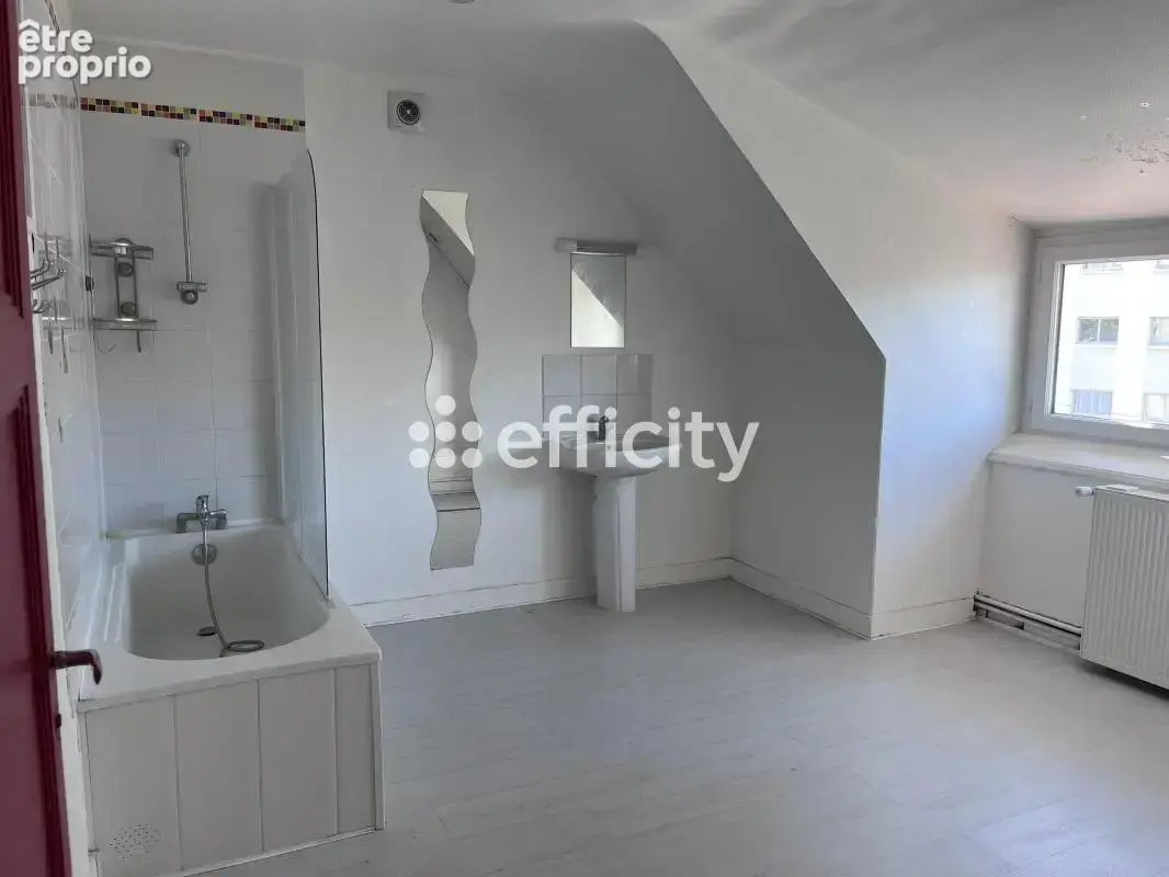 Maison 8 pièces 158 m² à vendre à Niort (79000) - photo 2
