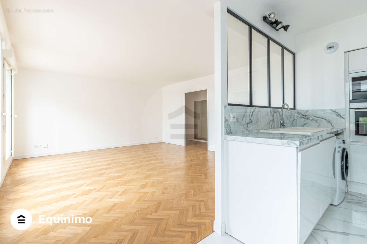 Appartement à COURBEVOIE