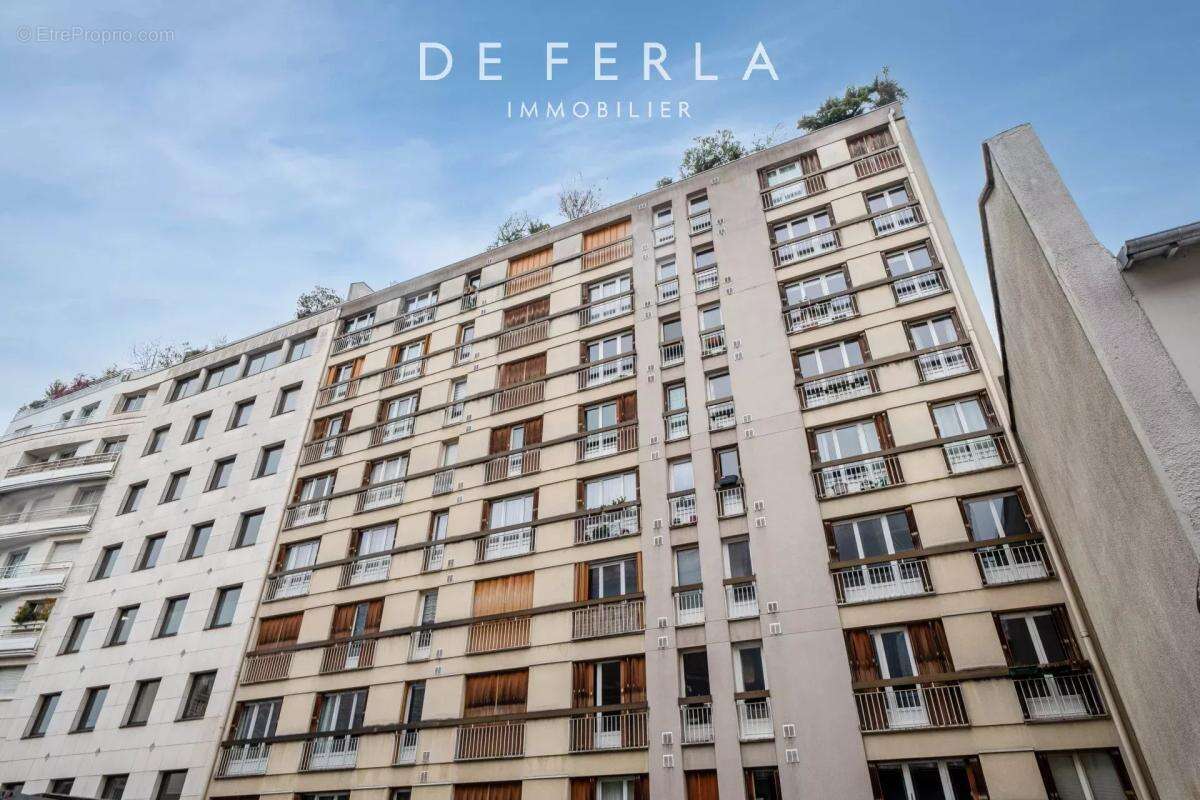 Appartement à PARIS-14E