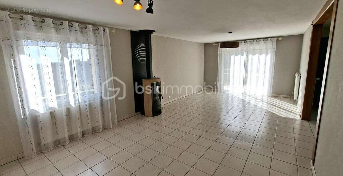 Maison à SAINT-SEVER-CALVADOS