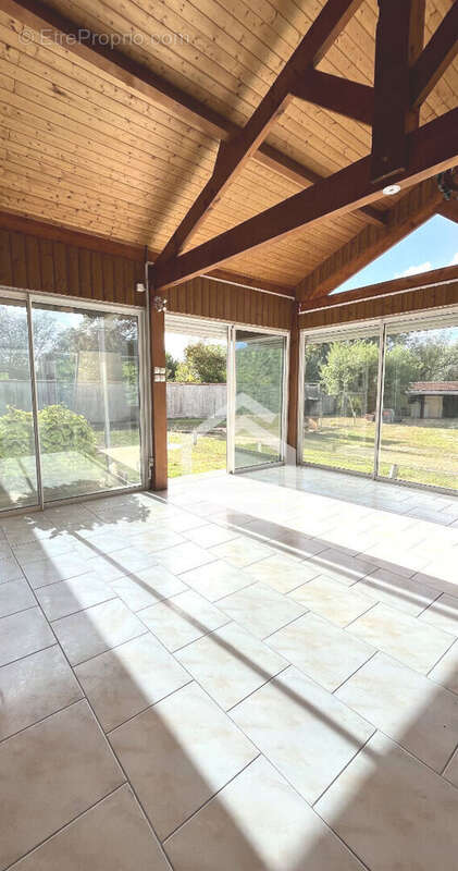 Maison à BLANQUEFORT