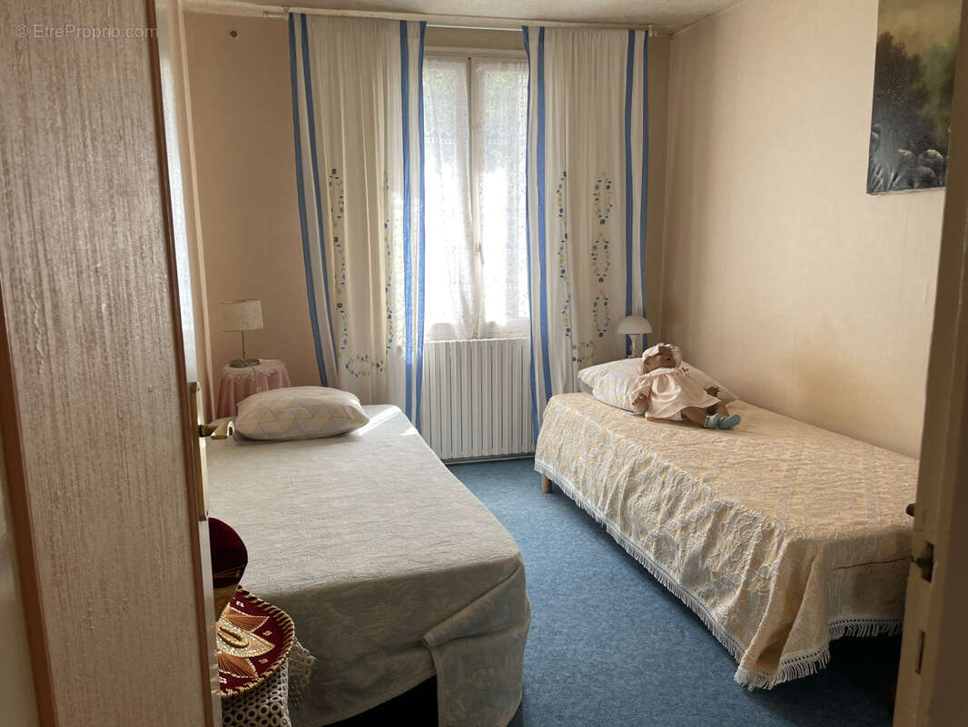Cognac proche des ecoles commerces maison  de ville de 96 m2 exterieur 3 chambres - photo 5