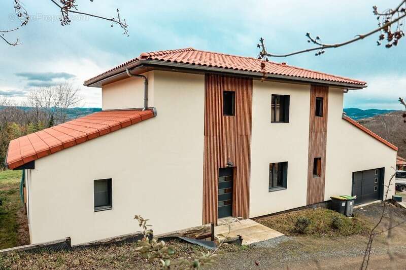 Maison 5 pièces - 137 m² - SAINT MAURICE (63270) - 405 000 euros - photo 3