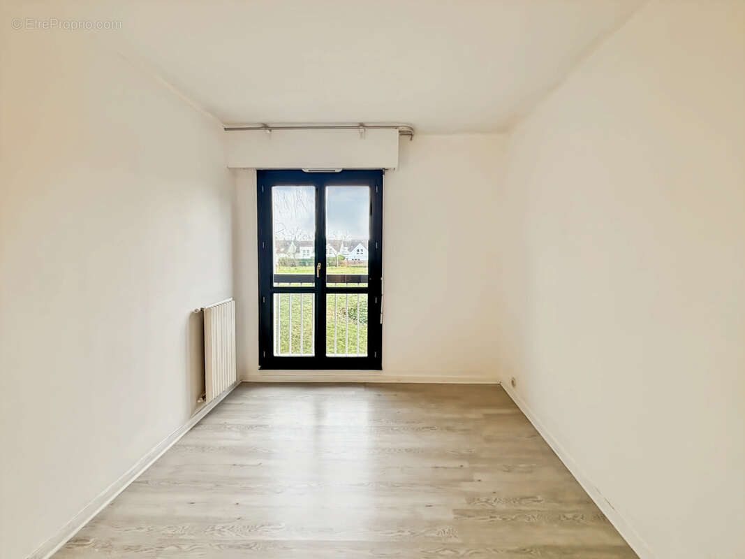 Appartement à LES CLAYES-SOUS-BOIS