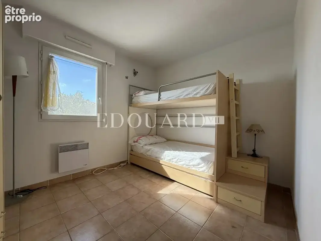 En exclusivité trois pièces avec terrasse, vue mer et garage, dans résidence de standing avec piscine - photo 16