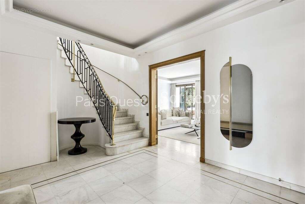 Appartement à NEUILLY-SUR-SEINE