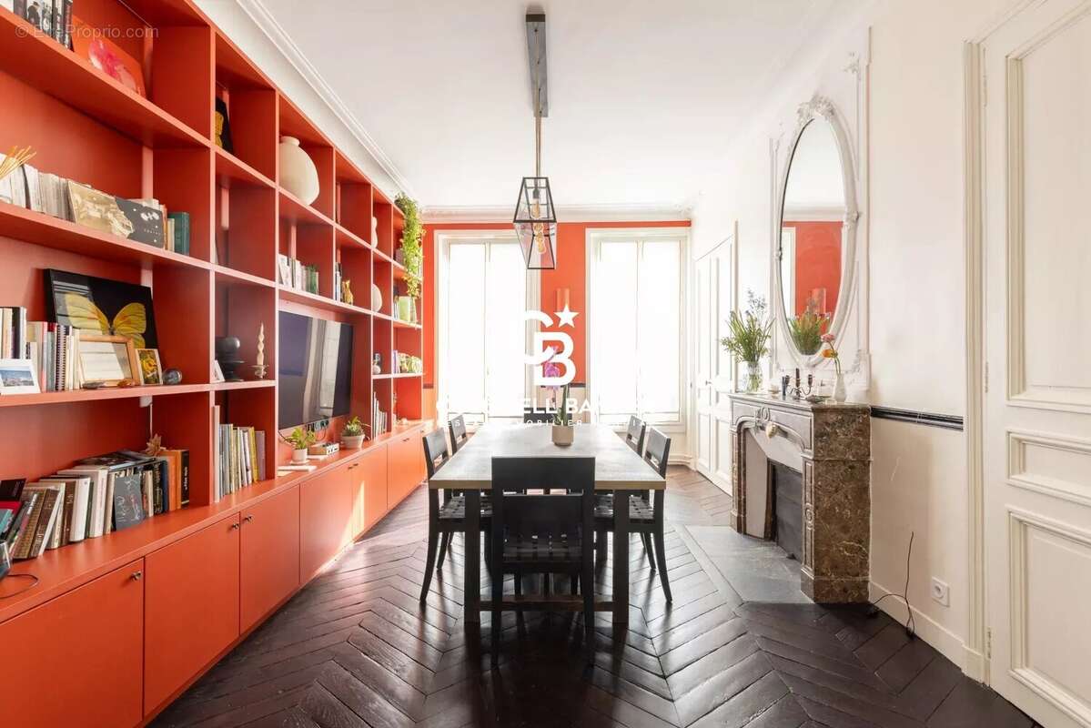 Appartement unique doté d'une salle de cinéma professionnelle. - photo 2