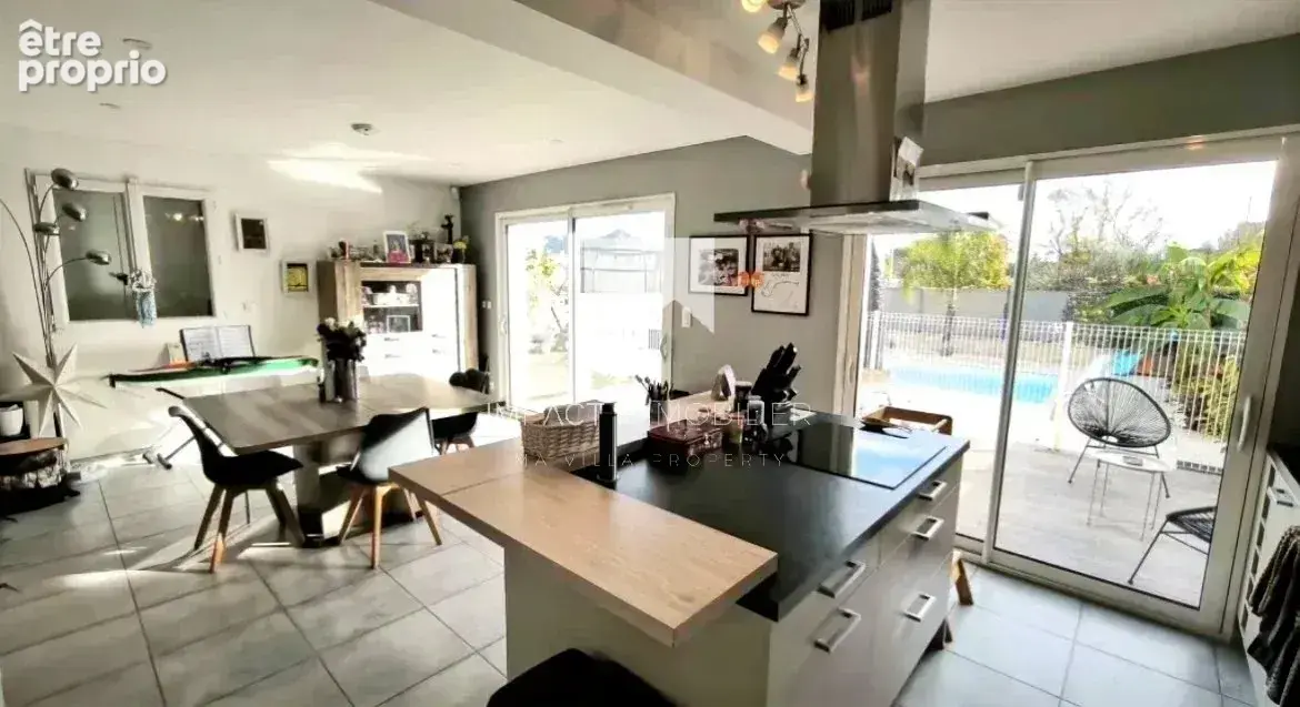 La crau – maison contemporaine avec piscine, jardin plein sud, garage et stationnement - photo 4