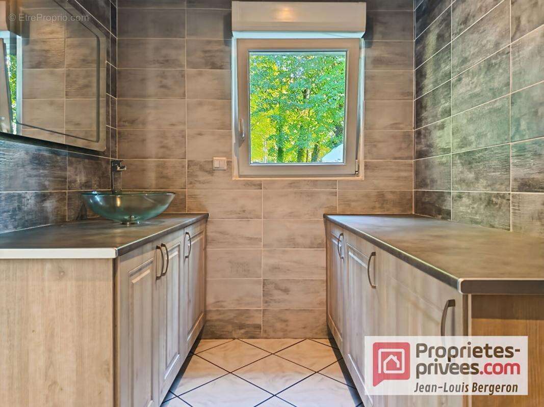 Maison à POCE-SUR-CISSE