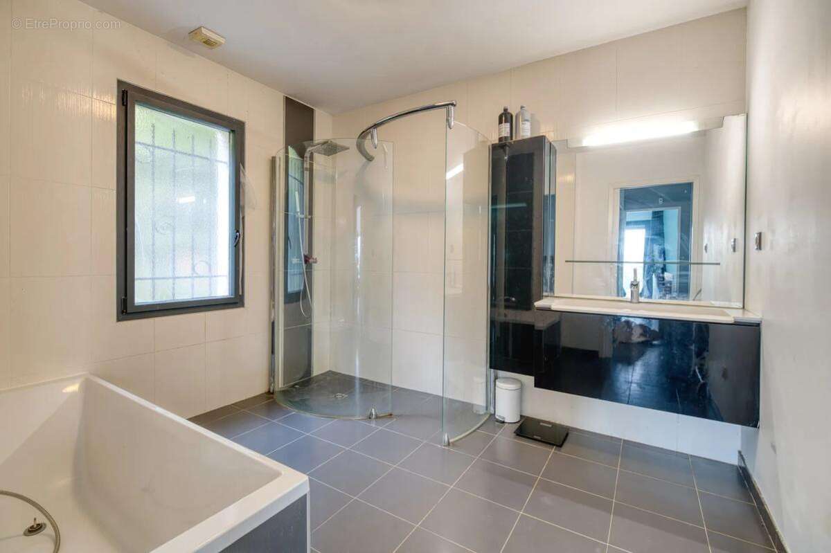 Maison à LACROIX-FALGARDE