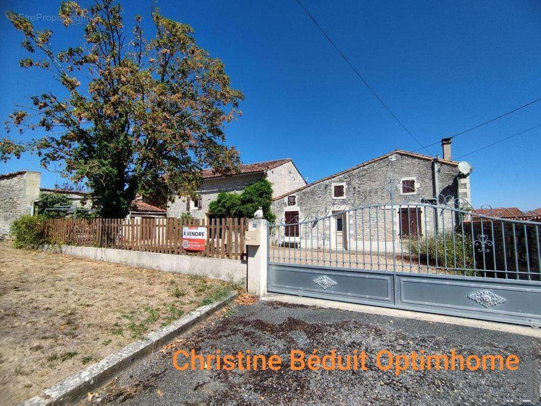 CHARENTE/AIGRE. Maison en pierre rénovée, 3 chambres(poss 4) avec jardin clos 1169 m² (gite ou chambres d'hôtes) - photo 4