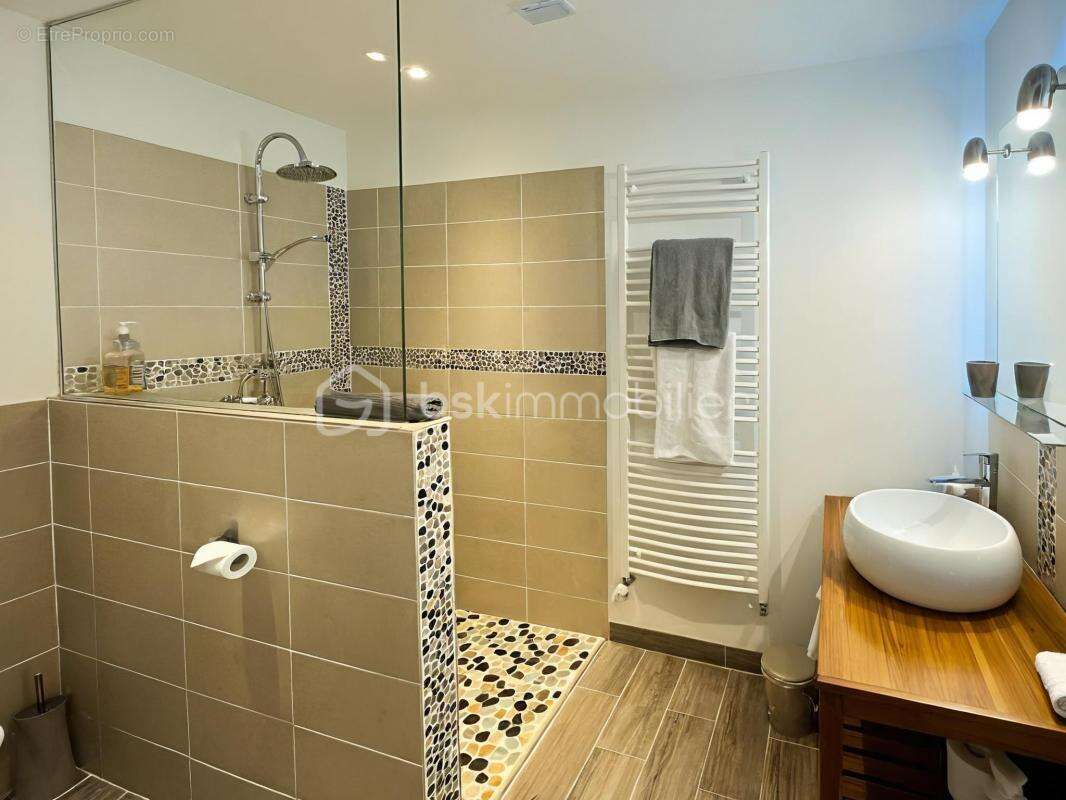 Commerce à FONTENAY-LES-BRIIS