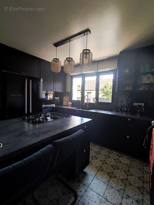 COUBRON - Maison 8 pièces de + de 210 m2 avec 4 chambres avec sous-sol total et jardin - photo 6
