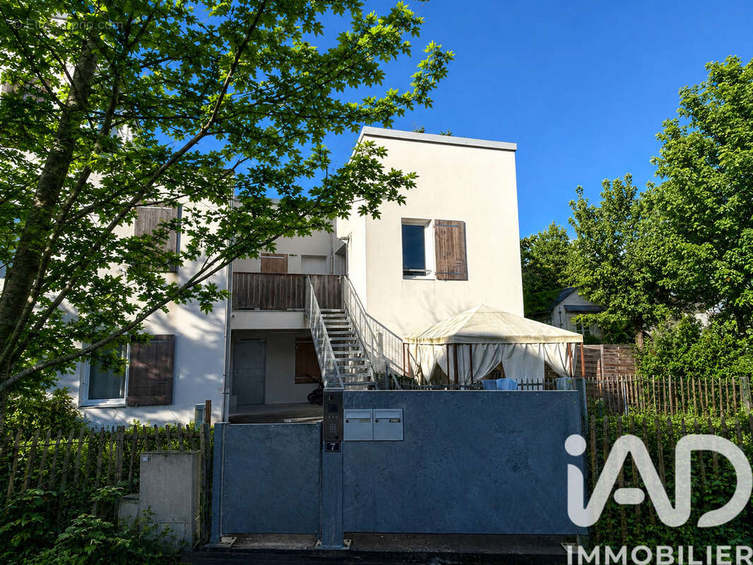 Photo 2 - Appartement à SAINT-JEAN-DE-BRAYE